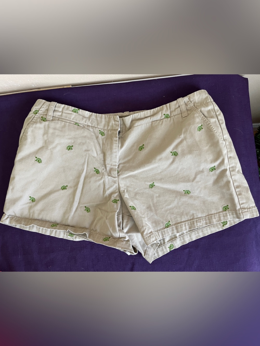 Vintage J. Crew Tan Chino Shorts with Green Embroidered Turtle 90s Y2K Size 14